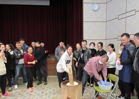 中国人技能実習生100名参加し餅つき大会