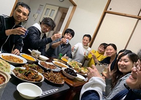 寮で食事会開催