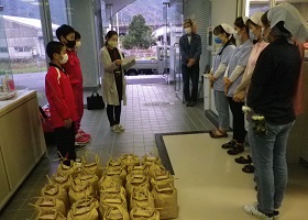 町から新米の応援届く