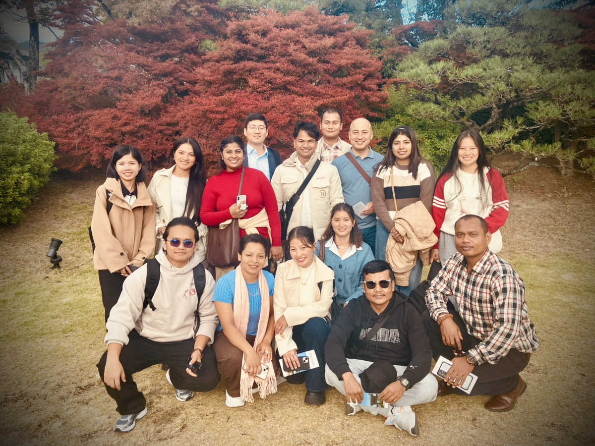 「かるた遊び」と「日本庭園散策」で実習生も笑顔